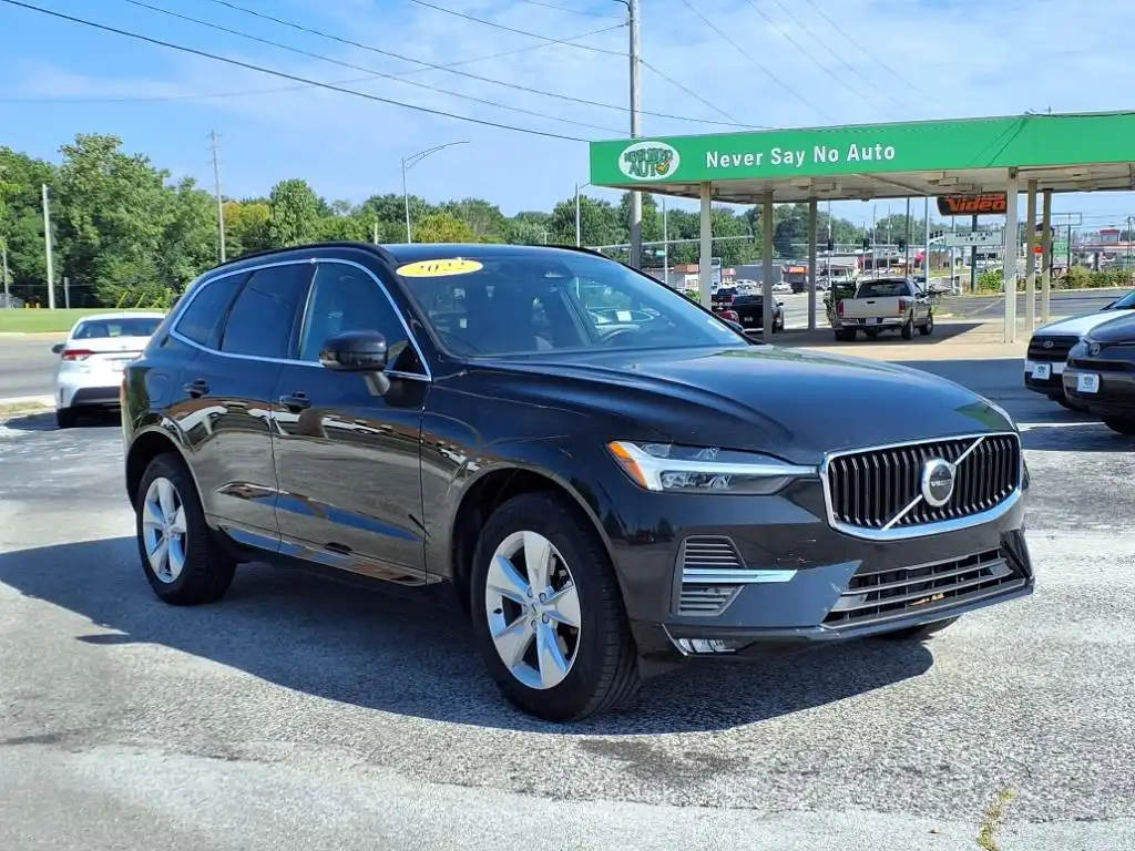 2022 Volvo XC60 B5 Momentum FWD's photo