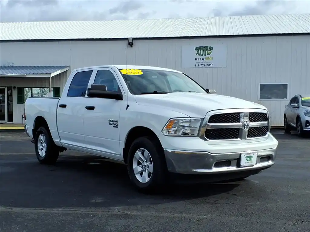 2023 RAM 1500 Classic SLT 4x4 Crew Cab 5'7's photo