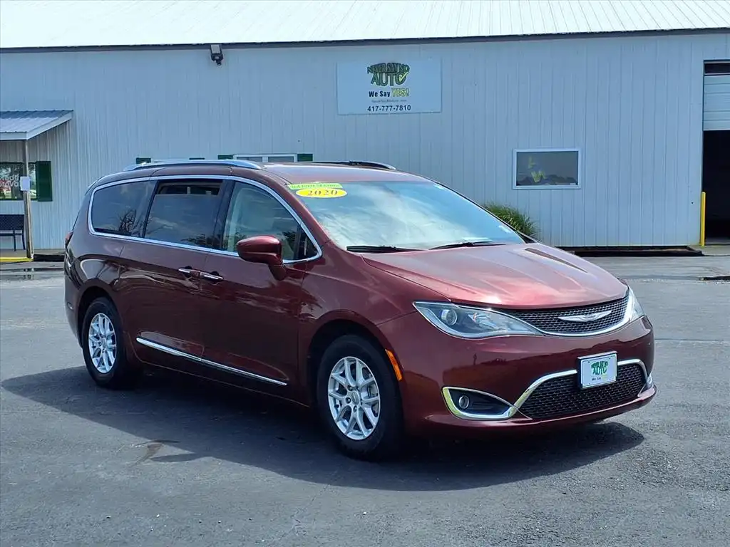 2020 Chrysler Pacifica Touring L's photo