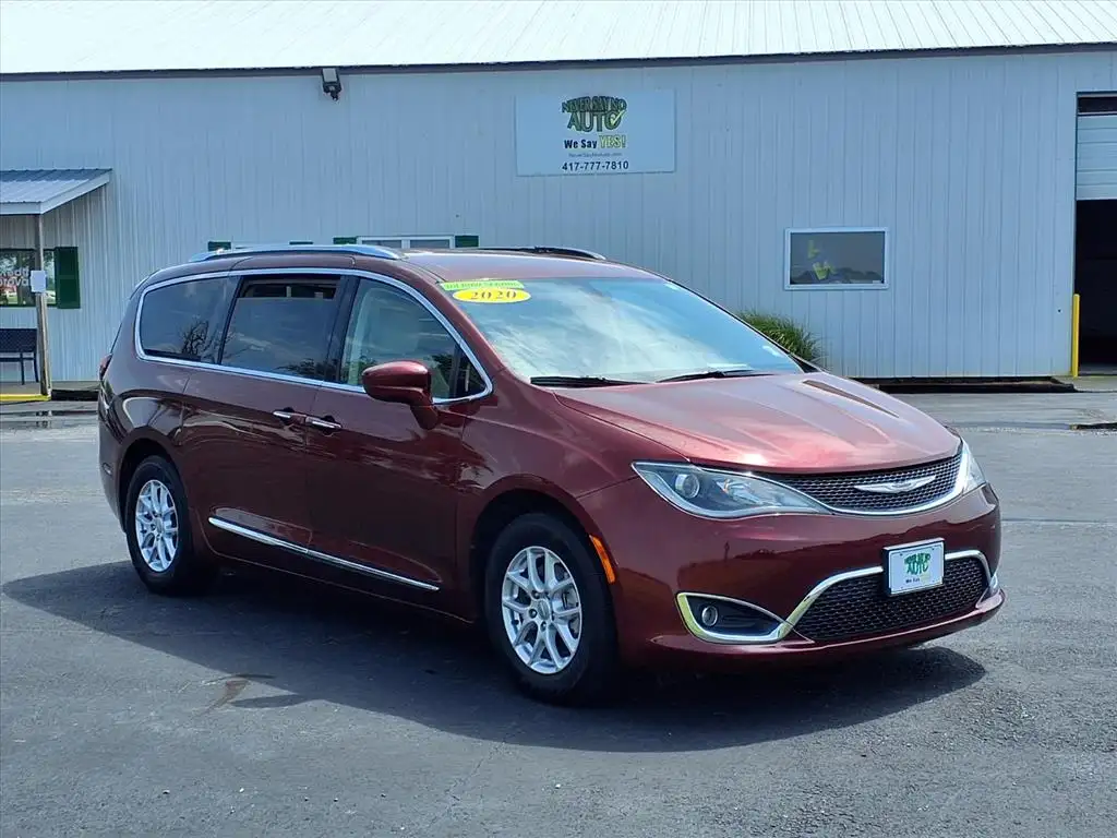 2020 Chrysler Pacifica Touring L's photo