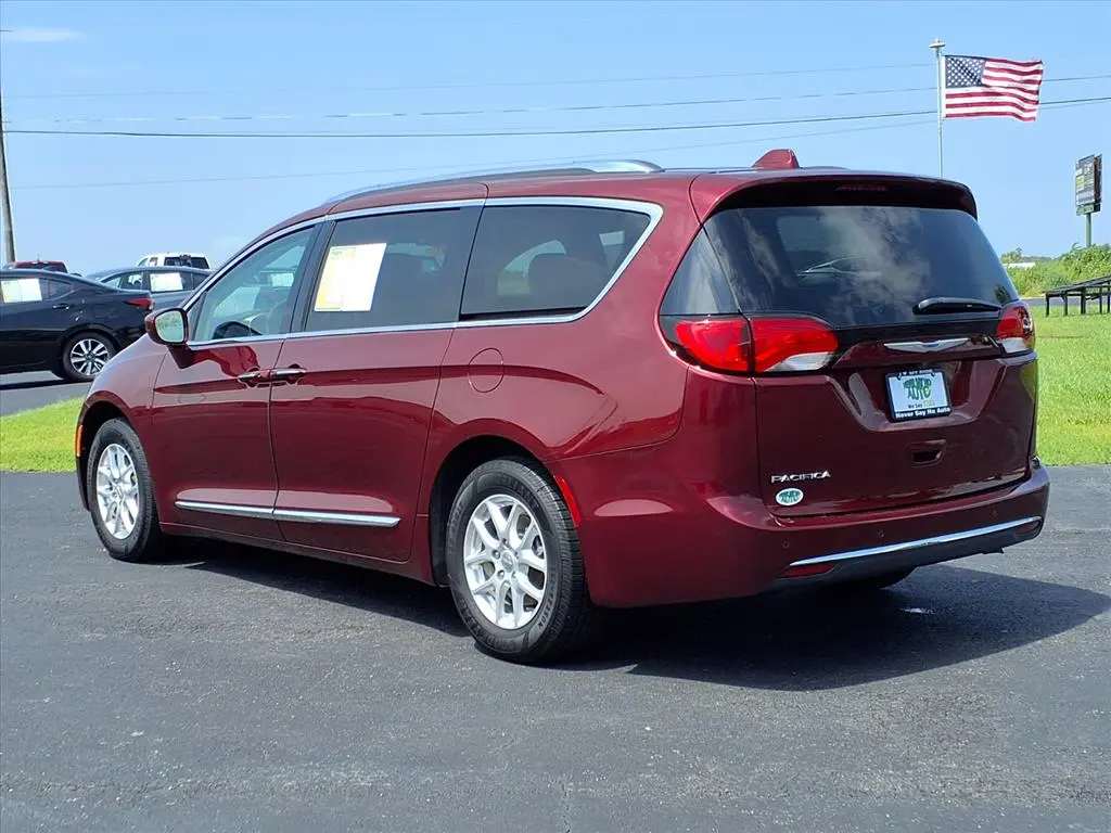 2020 Chrysler Pacifica Touring L photo 3