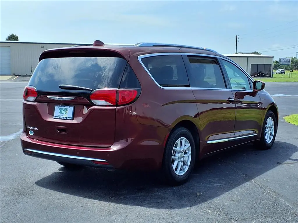 2020 Chrysler Pacifica Touring L photo 4