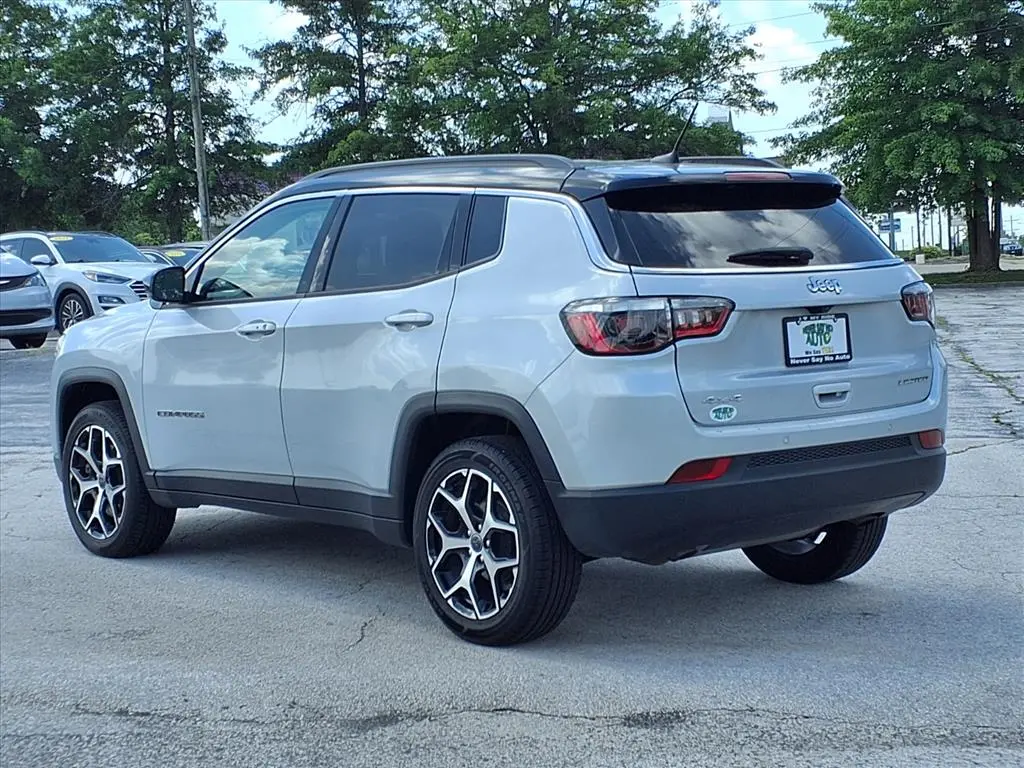 2025 Jeep Compass Limited 4X4 photo 3