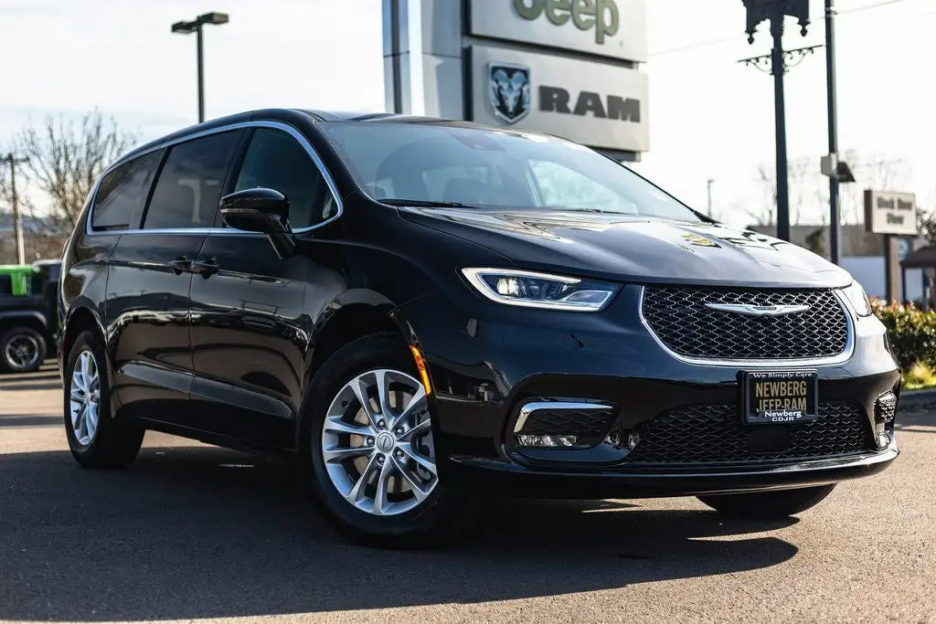 2026 Chrysler Pacifica Select AWD photo 1