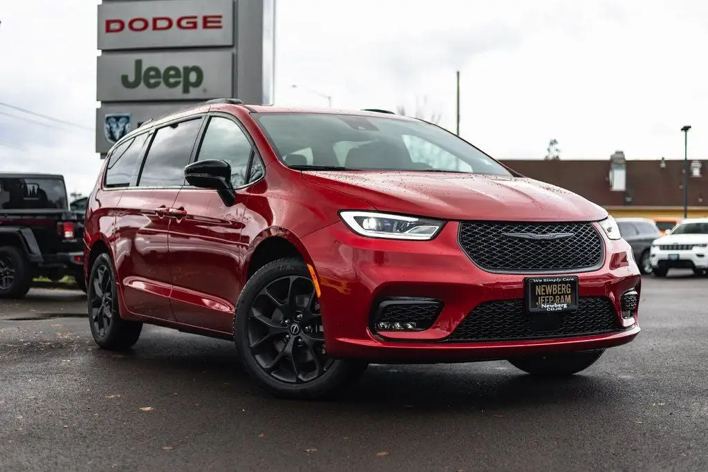 2026 Chrysler Pacifica Select AWD photo 1