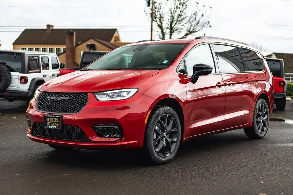 2026 Chrysler Pacifica Select AWD photo 4