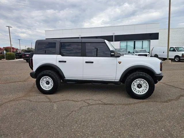 2023 Ford Bronco Badlands 4x4 photo 4