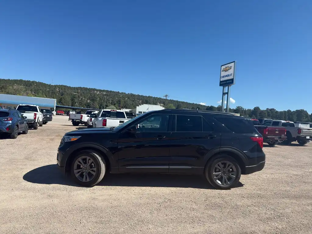 2023 Ford Explorer XLT 4WD's photo