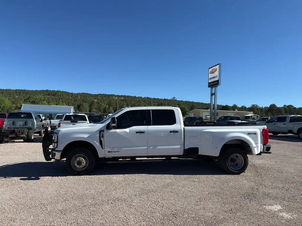 2023 Ford F-350 XL 4x4 Crew Cab 8' Box DRW's photo