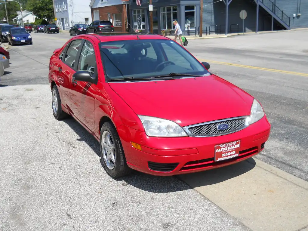 2005 Ford Focus S ZX4's photo