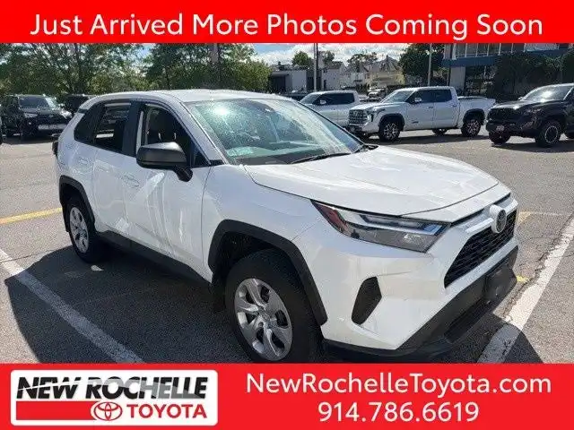 2023 Toyota RAV4 LE AWD's photo