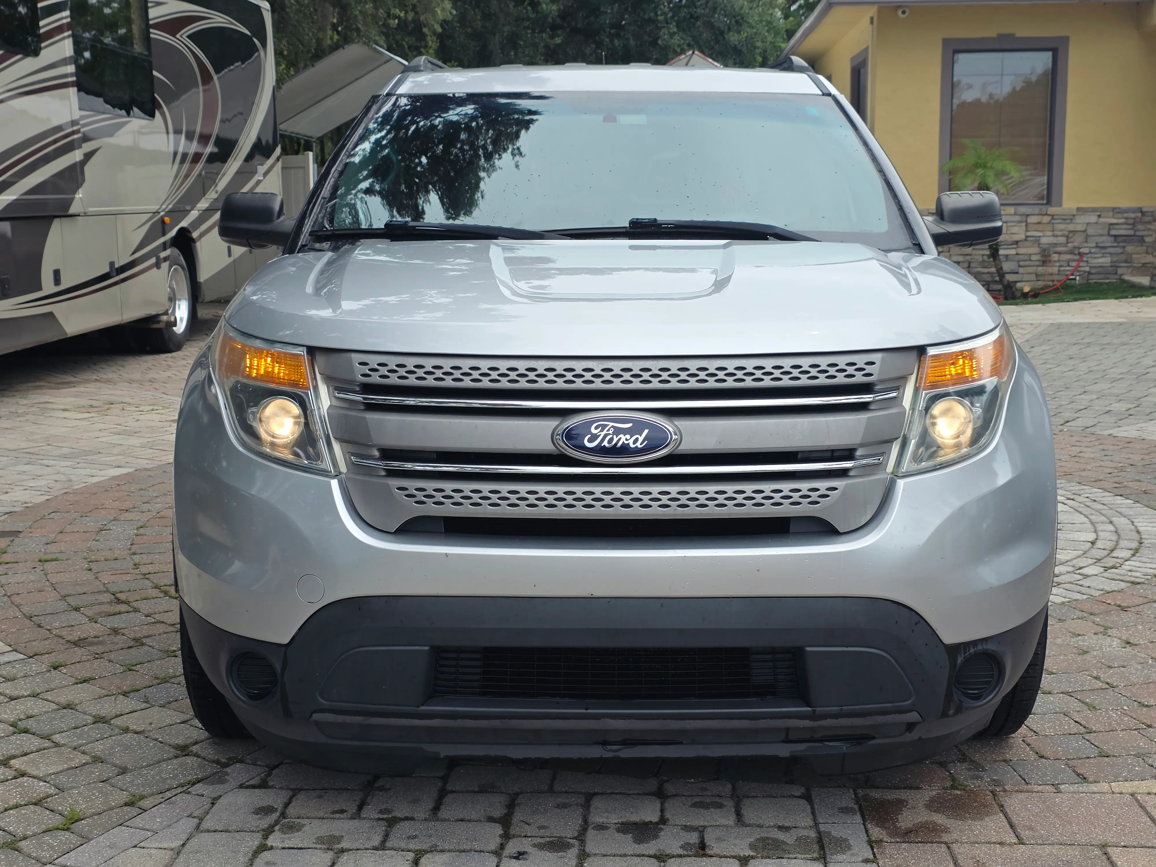 2015 Ford Explorer Base photo 3