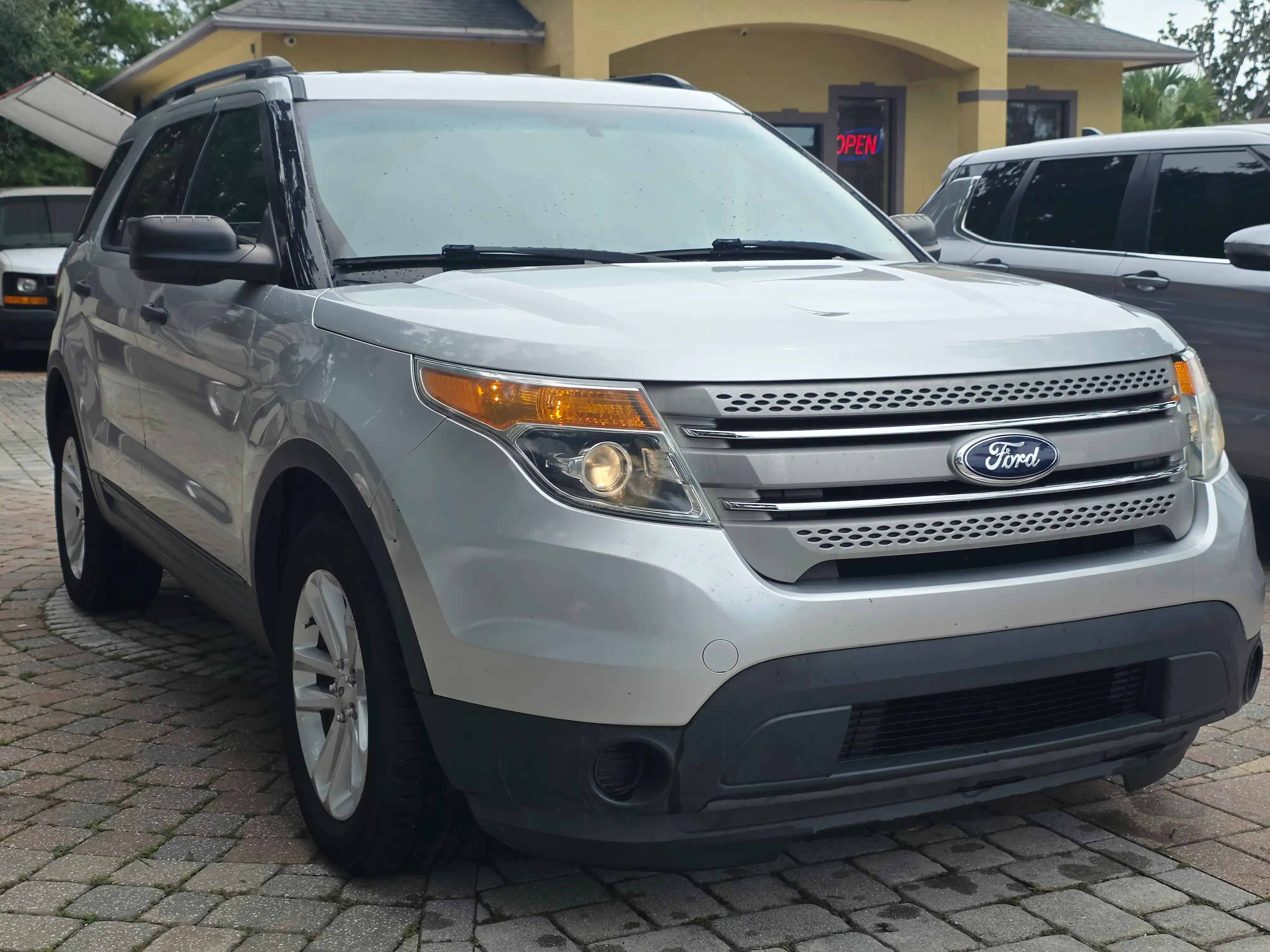 2015 Ford Explorer Base's photo