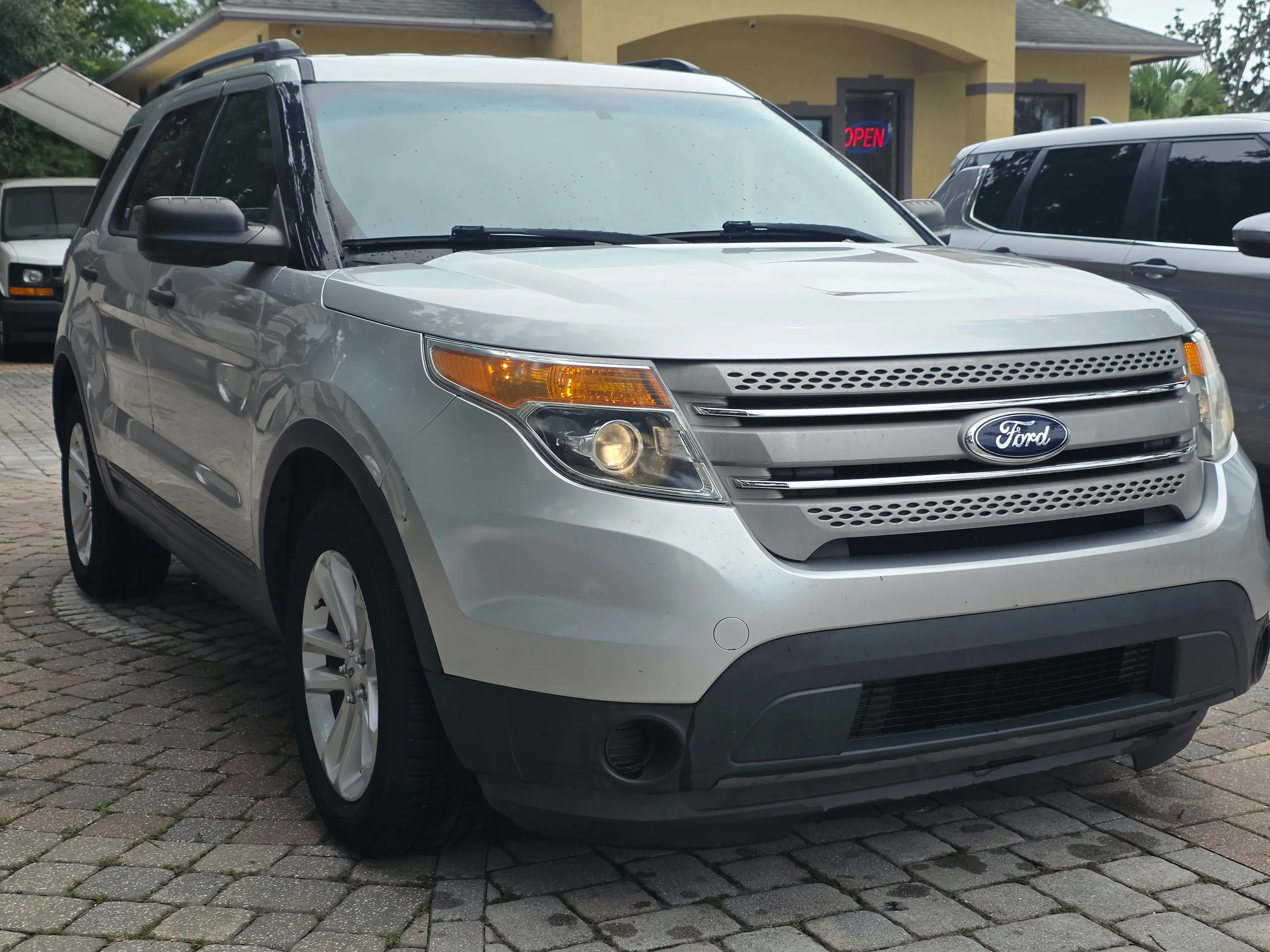 2015 Ford Explorer Base photo 4