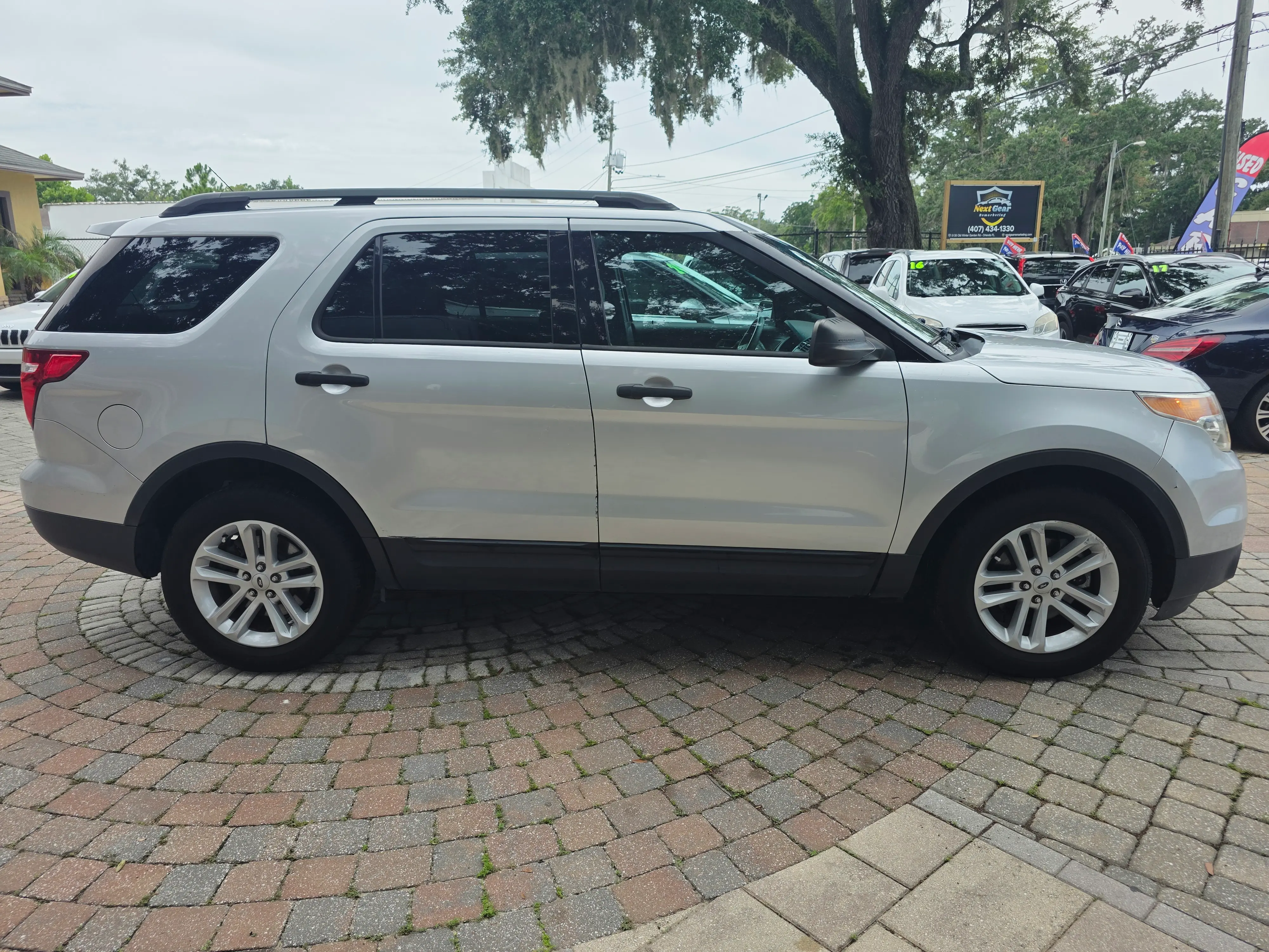2015 Ford Explorer Base photo 5