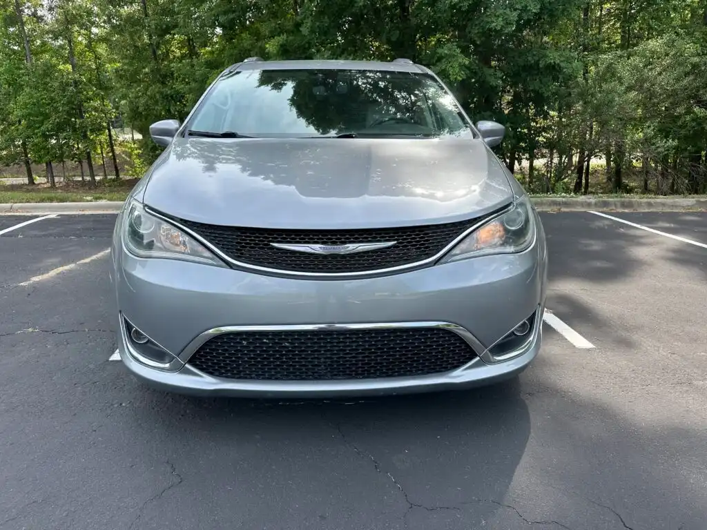 2020 Chrysler Pacifica Touring L's photo