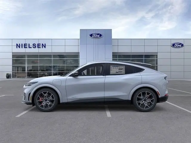2025 Ford Mustang-Mach-e GT photo 3