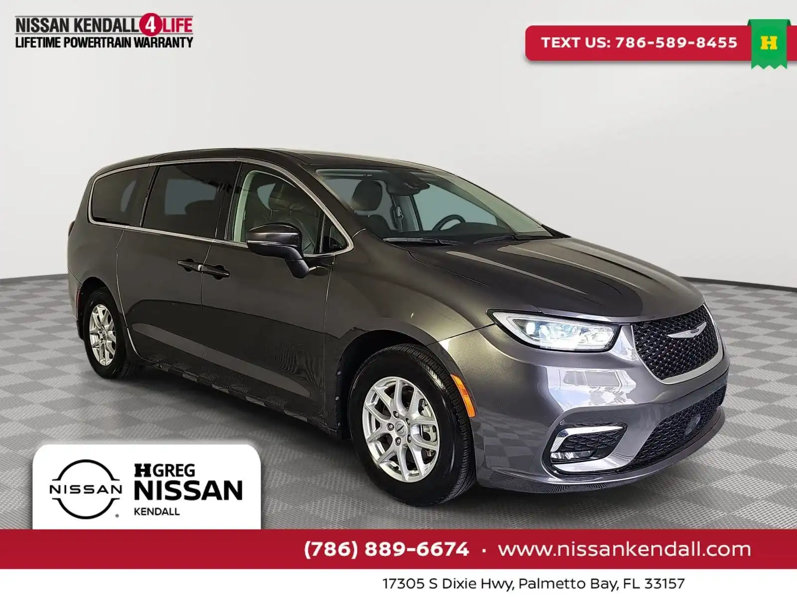 2023 Chrysler Pacifica Touring L's photo