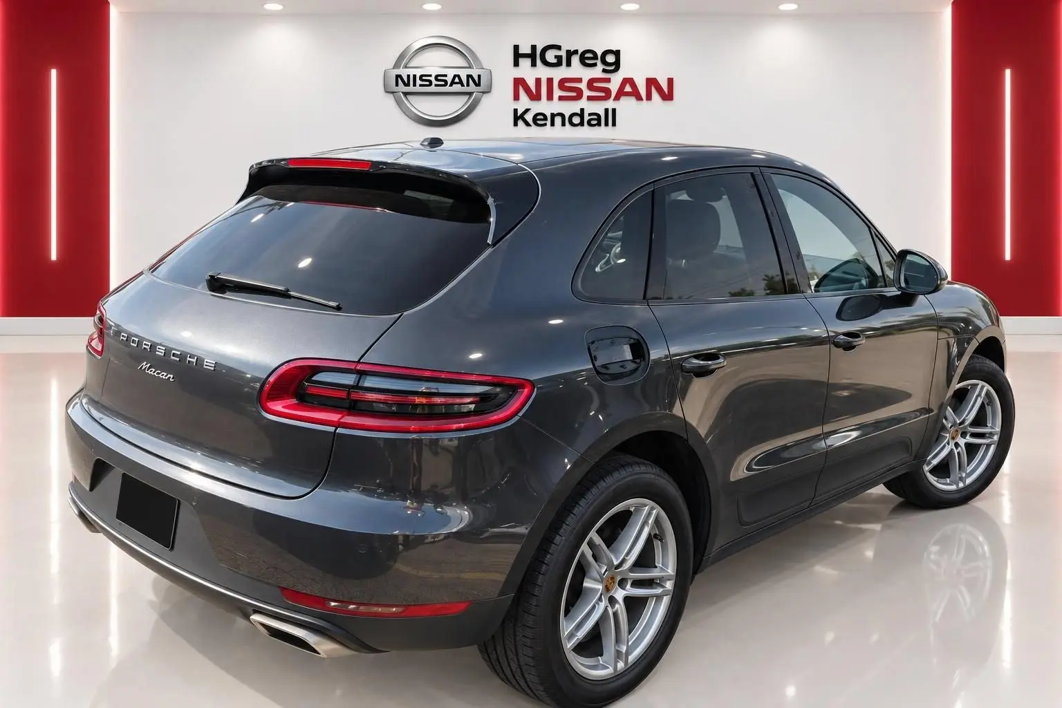 2018 Porsche Macan Base photo 4