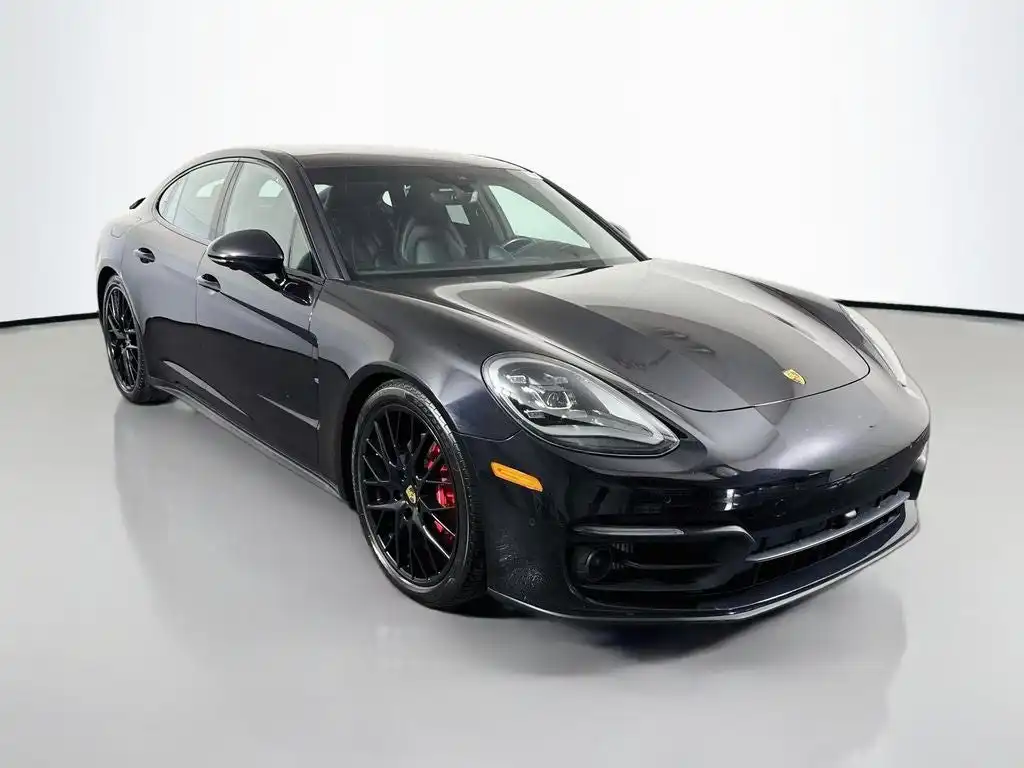 2023 Porsche Panamera 4S's photo