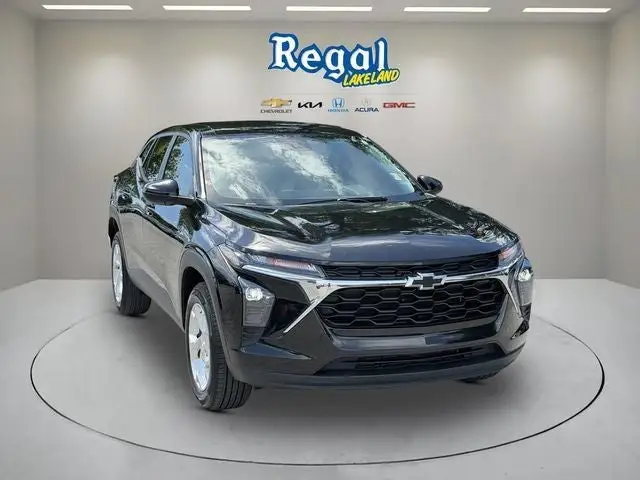 2024 Chevrolet Trax LS photo 1