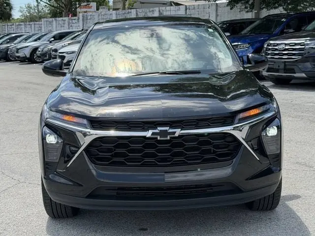 2024 Chevrolet Trax LS photo 3