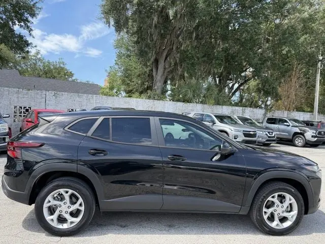2024 Chevrolet Trax LS photo 4