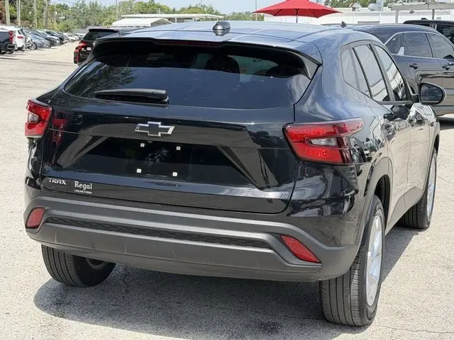 2024 Chevrolet Trax LS photo 5