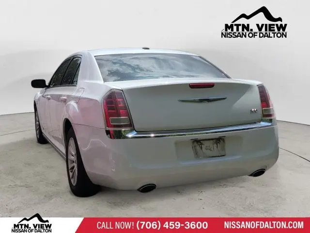 2012 Chrysler 300 Base photo 3