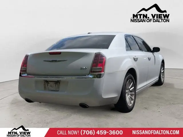 2012 Chrysler 300 Base photo 4
