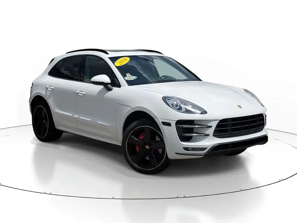 2016 Porsche Macan Turbo's photo