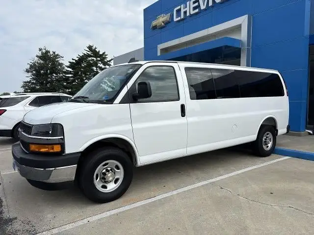 2025 Chevrolet Express 3500 LT Extended photo 1
