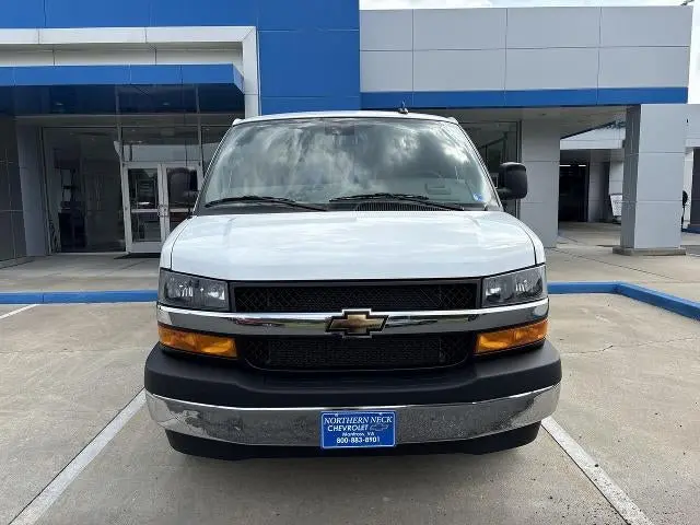 2025 Chevrolet Express 3500 LT Extended photo 3