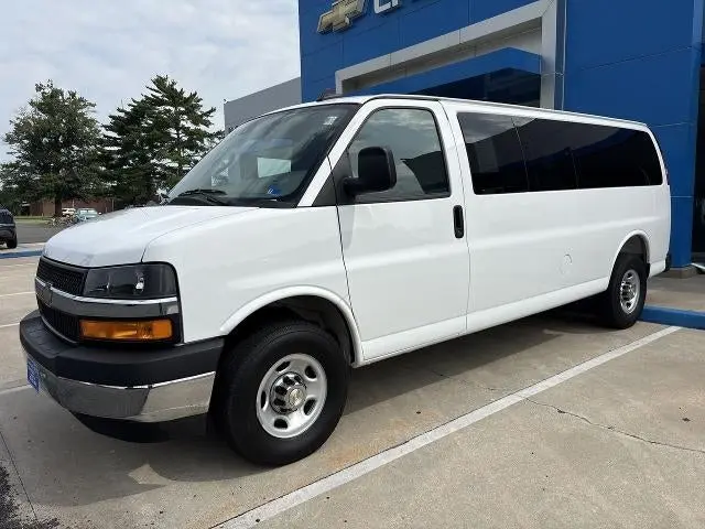 2025 Chevrolet Express 3500 LT Extended photo 4