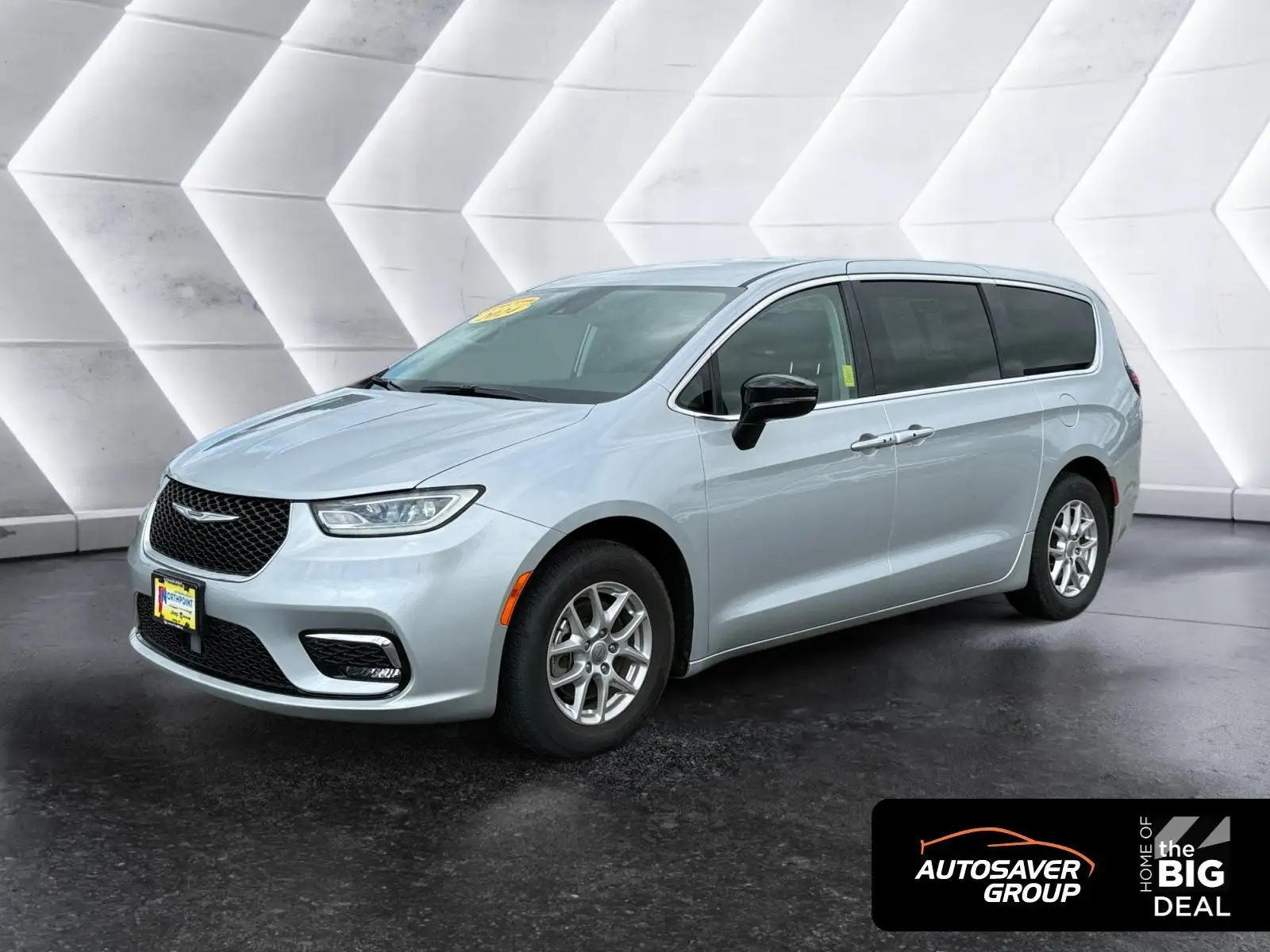 2024 Chrysler Pacifica Touring L's photo