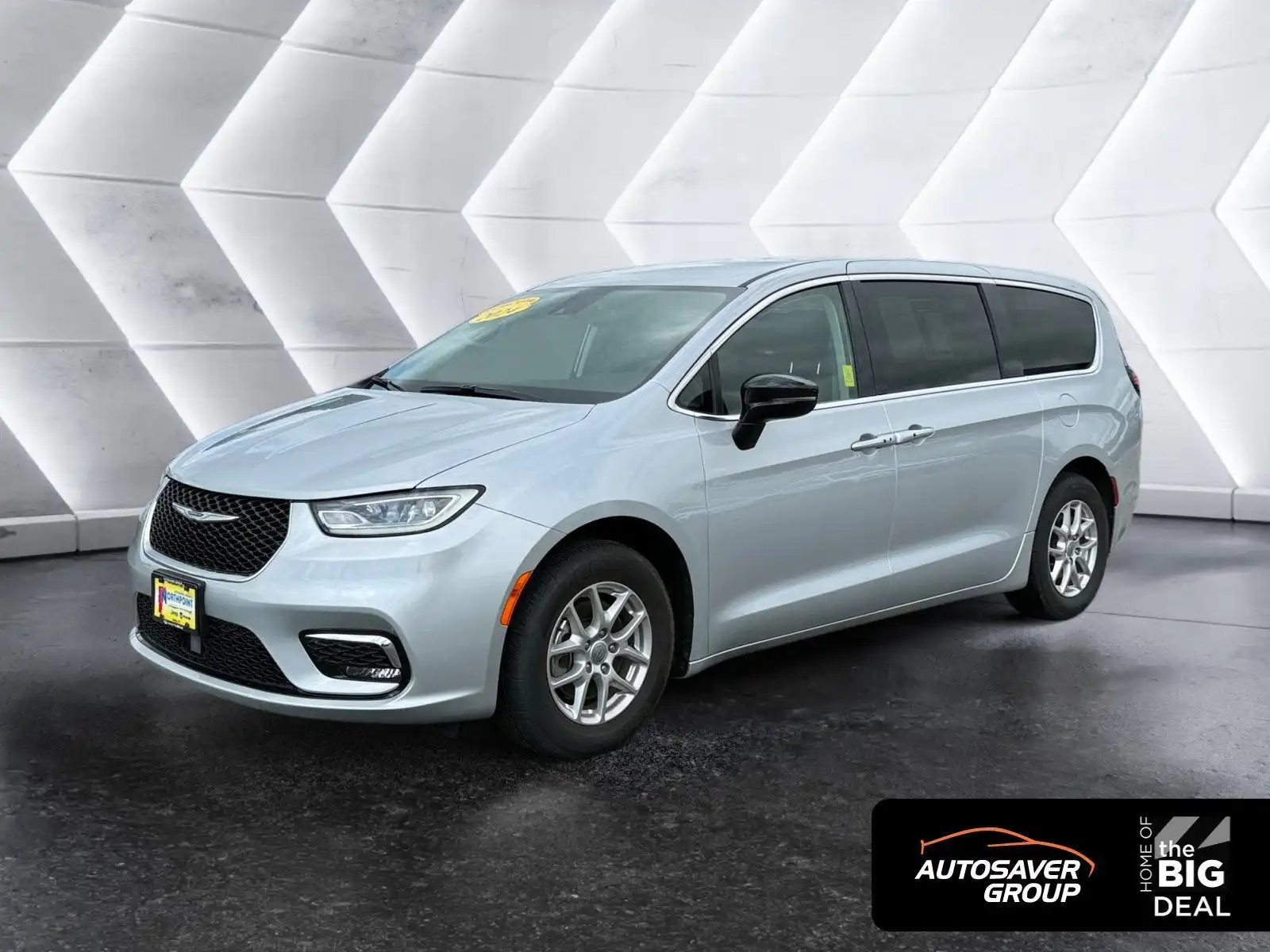 2024 Chrysler Pacifica Touring L's photo