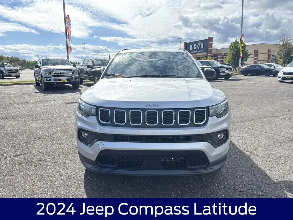 2024 Jeep Compass Latitude 4WD photo 3