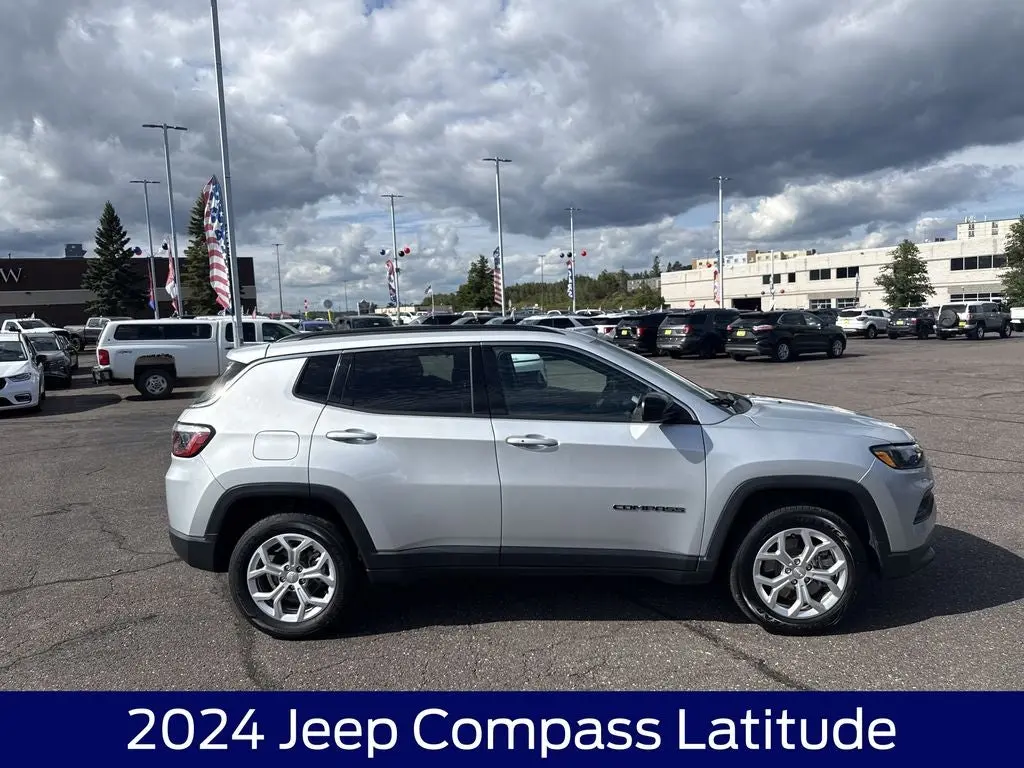 2024 Jeep Compass Latitude 4WD photo 5