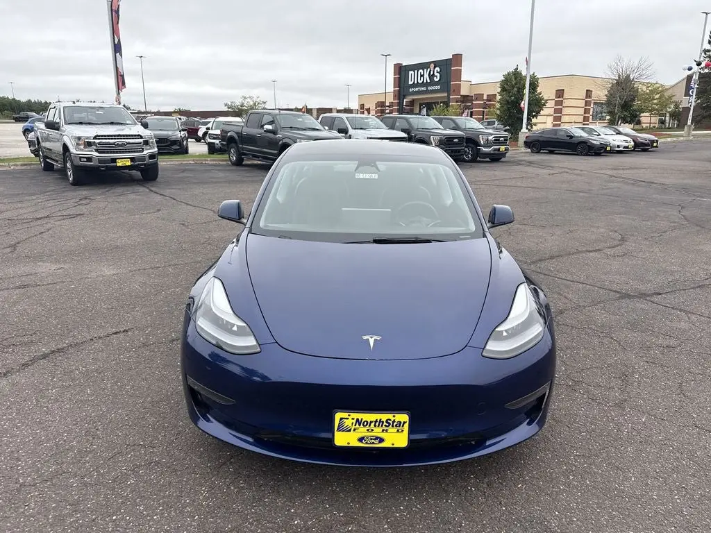 2022 Tesla Model 3 Standard Range Plus photo 3