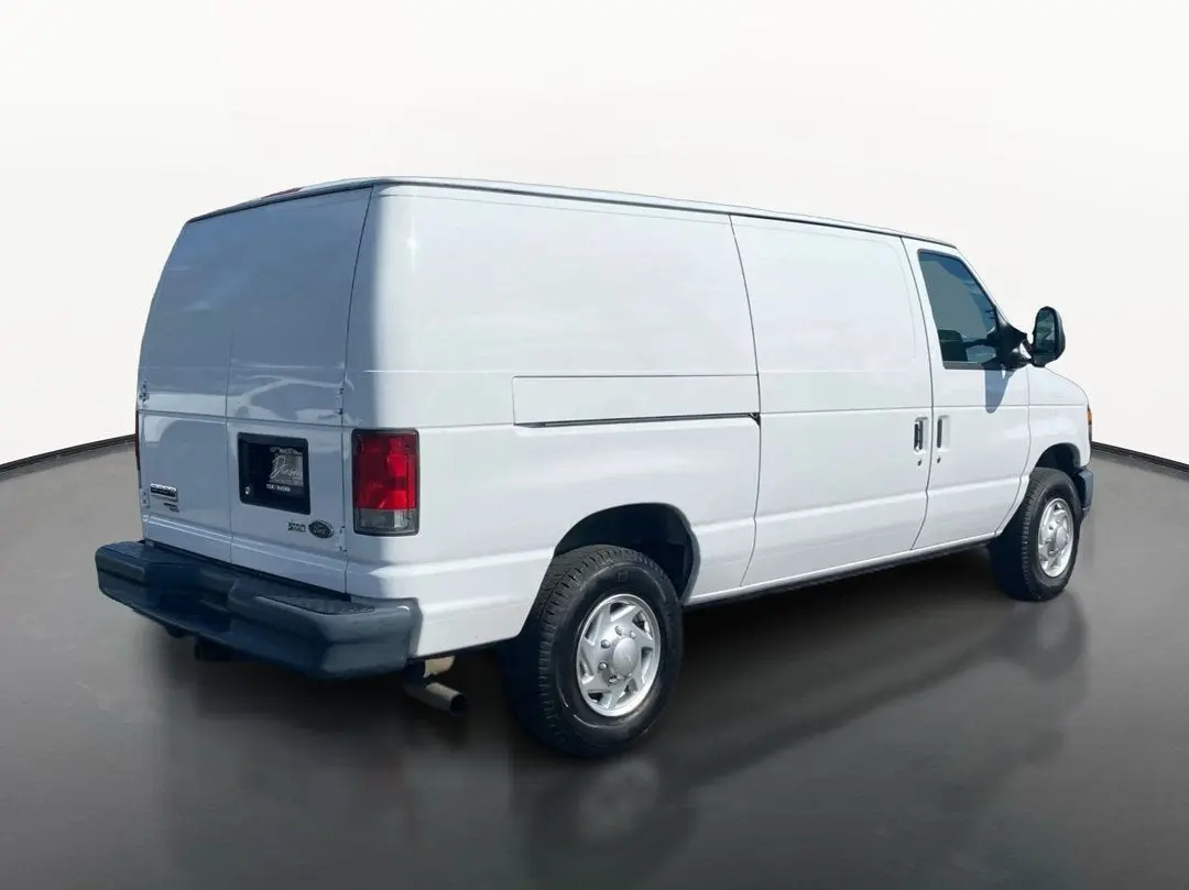 2014 Ford E-Series E-250 Van photo 3