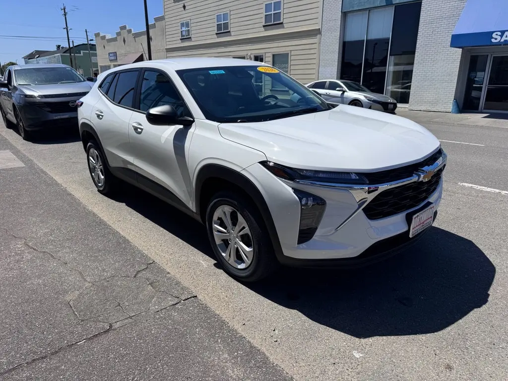2026 Chevrolet Trax LS photo 4