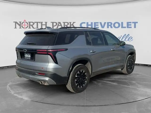 2025 Chevrolet Traverse Z71 AWD photo 3
