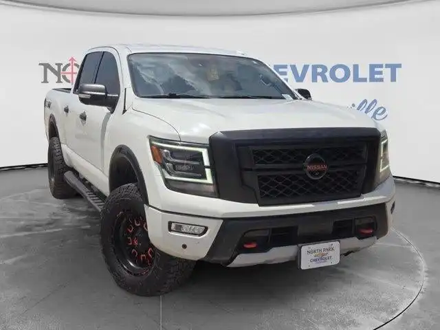 2020 Nissan Titan PRO-4X 4X4 Crew Cab's photo