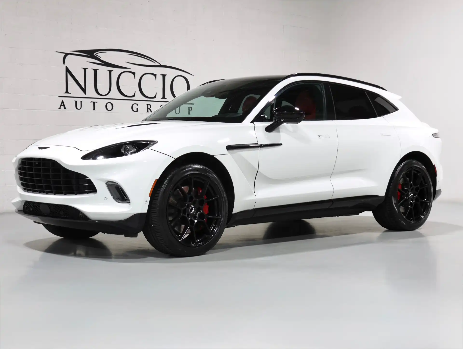 2021 Aston Martin DBX 4.0 V8 AWD's photo