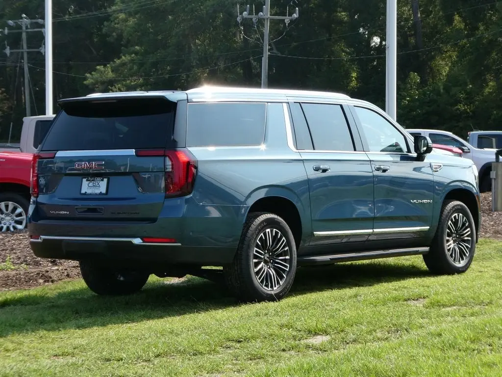 2025 GMC Yukon 4WD Elevation photo 4