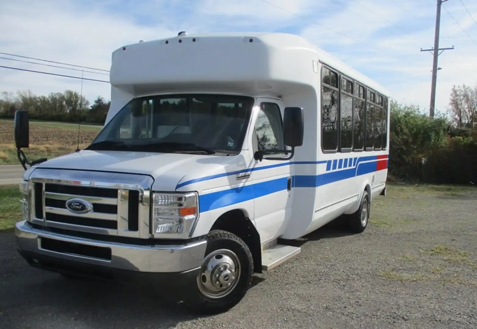 2017 Ford E-Series DRW E-450 Super Duty 158 in WB's photo