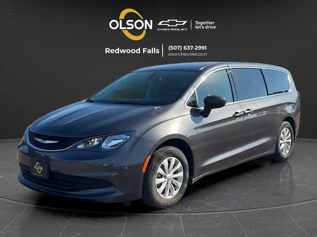 2017 Chrysler Pacifica Touring's photo