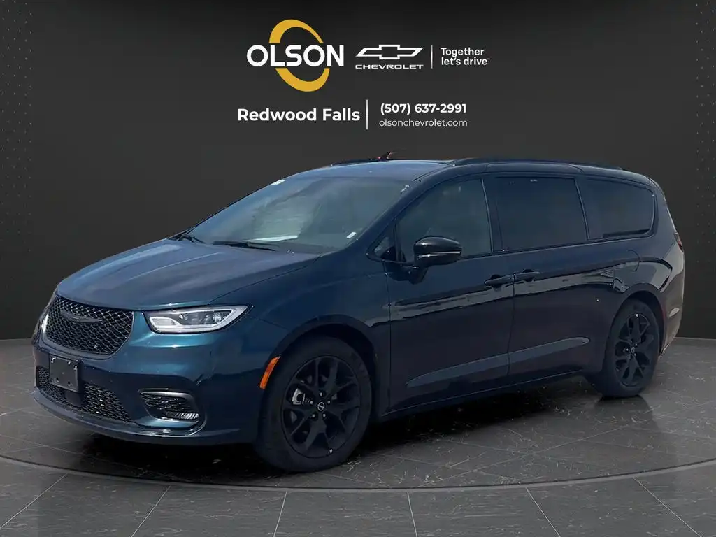 2025 Chrysler Pacifica Limited's photo
