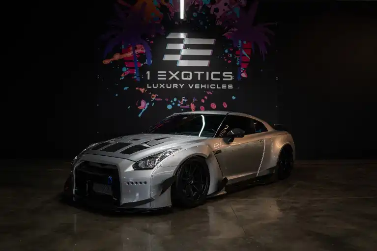 2013 Nissan GT-R Premium's photo