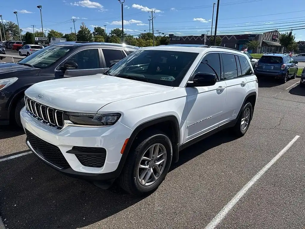 2025 Jeep Grand Cherokee Laredo X 4WD's photo